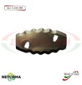 L244DX - Right toothed Knife for mixer wagons UNIFEED - Ø88 - 2 HOLES - STORTI - ST16800058 - (10 Pcs.) L244DX - Right toothed Knife for mixer wagons UNIFEED - Ø88 - 2 HOLES - STORTI - ST16800058 - (10 Pcs.)